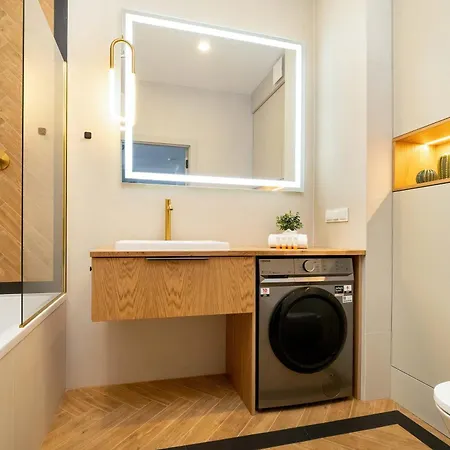 Air Conditioned Apartment In Warsaw With Parking And Bathtub By Noclegi Renters Exterior photo