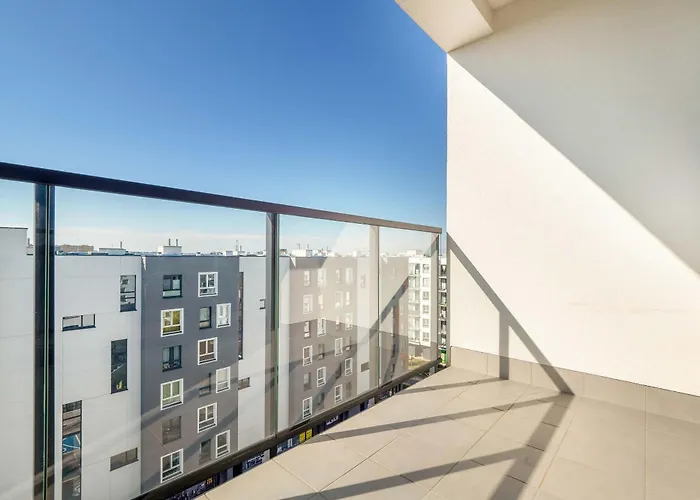 Air Conditioned Apartment In Warsaw With Parking And Bathtub By Noclegi Renters