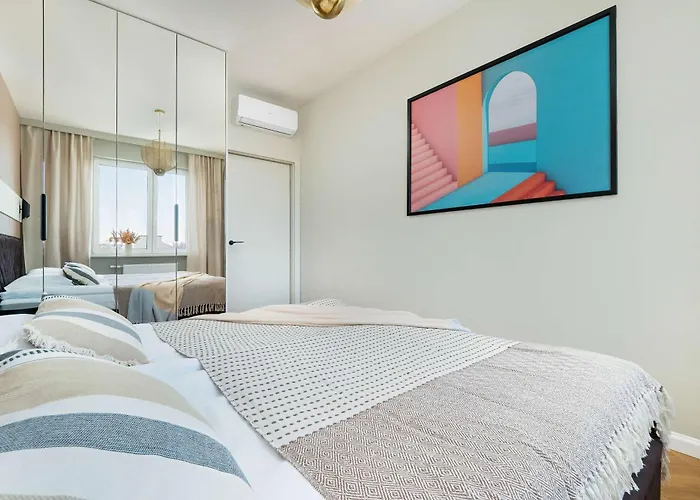 Air Conditioned Apartment In Warsaw With Parking And Bathtub By Noclegi Renters